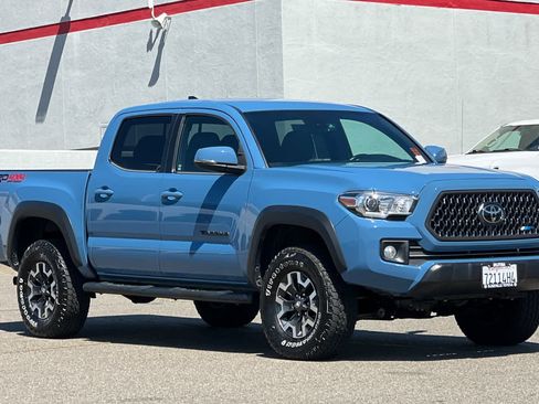 Certified 2019 Toyota Tacoma TRD Off-Road AWD/4WD image 5