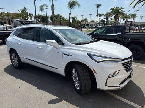 Used 2023 Buick Enclave Essence w/ Experience Buick Package FWD image 2