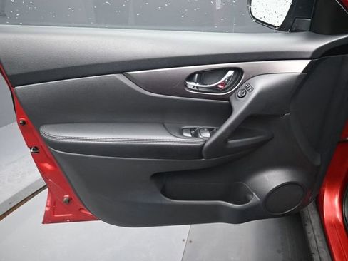 Used 2015 Nissan Rogue SV image 11