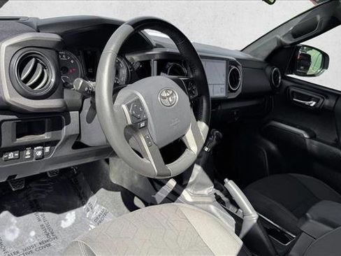 Used 2017 Toyota Tacoma TRD Sport w/ Premium & Technology Package AWD/4WD image 11