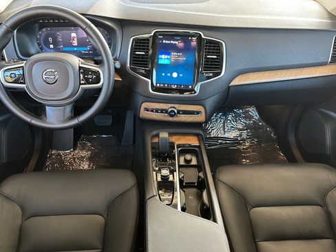 Certified 2025 Volvo XC90 B6 Plus image 15