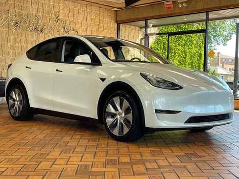 Used 2021 Tesla Model Y Long Range AWD/4WD image 8