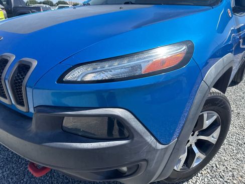 Used 2018 Jeep Cherokee Trailhawk w/ Comfort/Convenience Group AWD/4WD image 9