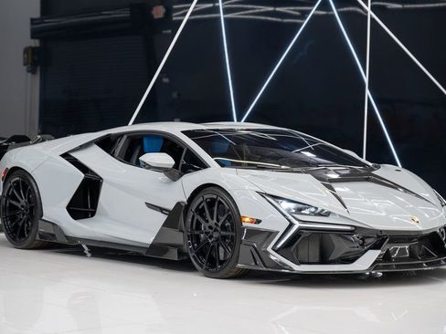 Used 2025 Lamborghini Revuelto AWD/4WD image 1