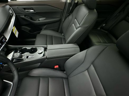 Certified 2023 Nissan Rogue SV w/ SV Premium B Package image 16