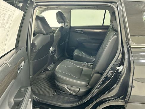 Used 2023 Toyota Highlander Limited image 20