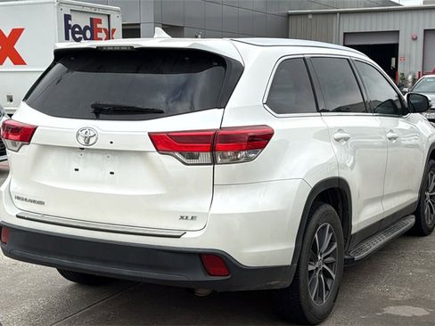 Used 2019 Toyota Highlander XLE image 3