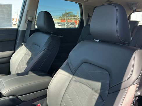 New 2025 Nissan Pathfinder Platinum image 11