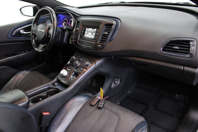 Used 2015 Chrysler 200 S w/ Comfort Group FWD image 21
