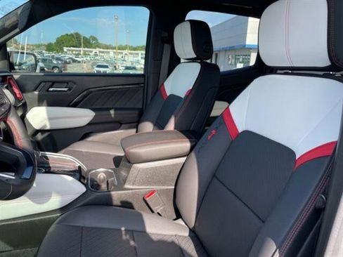 Used 2024 GMC Canyon AT4X image 14