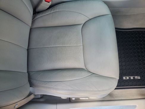 Used 2006 Cadillac DTS w/ Trunk Convenience Package image 36