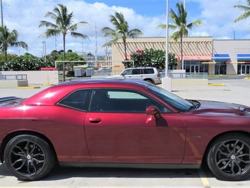 Used 2017 Dodge Challenger R/T w/ Blacktop Package RWD image 7
