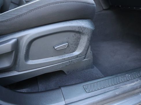 Used 2023 Ford Explorer XLT image 33