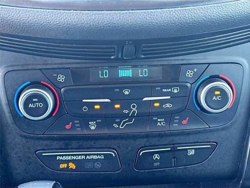 Used 2018 Ford Escape SE w/ Ford Safe & Smart Package image 16