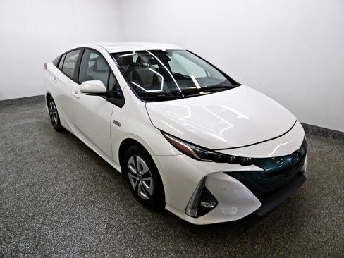 Used 2018 Toyota Prius Prime Advanced FWD image 3