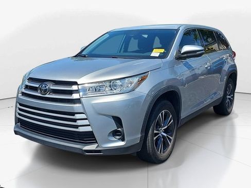 Used 2019 Toyota Highlander LE FWD image 7