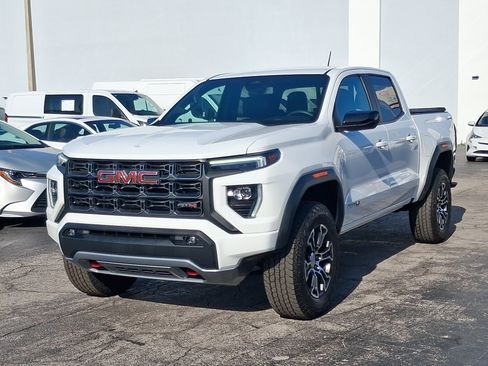 Used 2025 GMC Canyon AT4 AWD/4WD image 2
