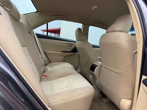 Used 2017 Toyota Camry LE FWD image 13