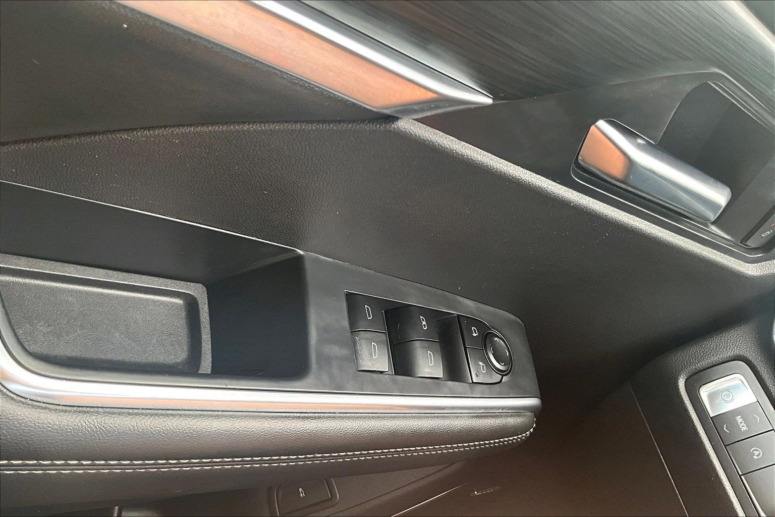 Used 2025 GMC Acadia Elevation FWD image 33
