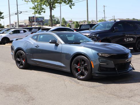 Used 2020 Chevrolet Camaro SS RWD image 2