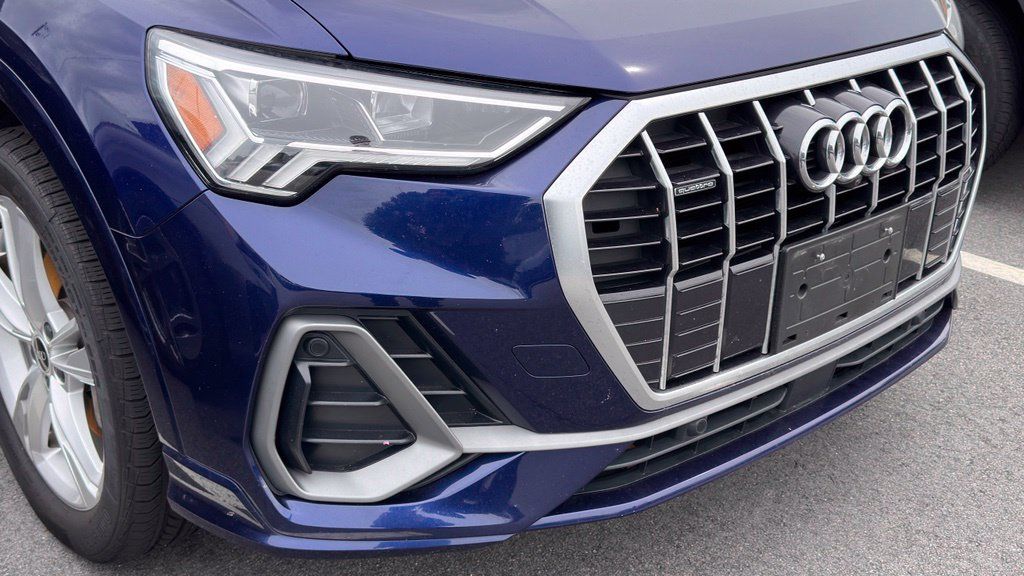 Used 2022 Audi Q3 2.0T Premium Plus w/ Premium Plus Package AWD/4WD image 2