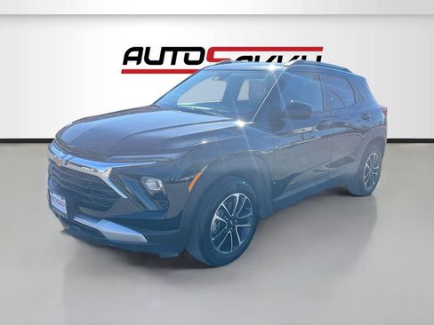 Used 2024 Chevrolet TrailBlazer LT FWD image 3