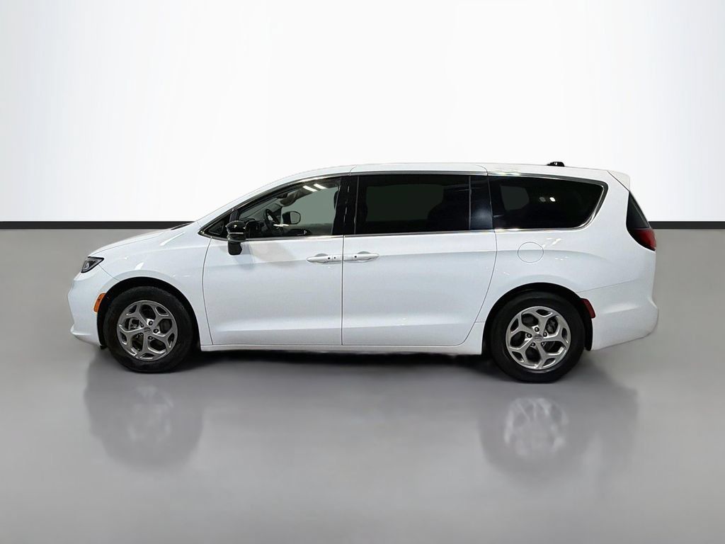 Used 2024 Chrysler Pacifica Limited FWD image 6