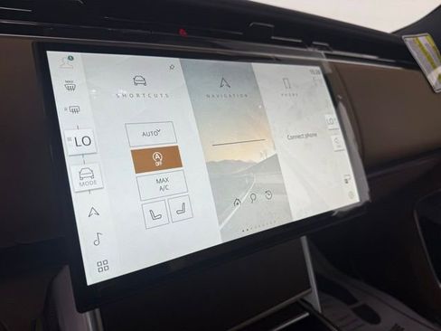 New 2025 Land Rover Range Rover Long Wheelbase SE image 32