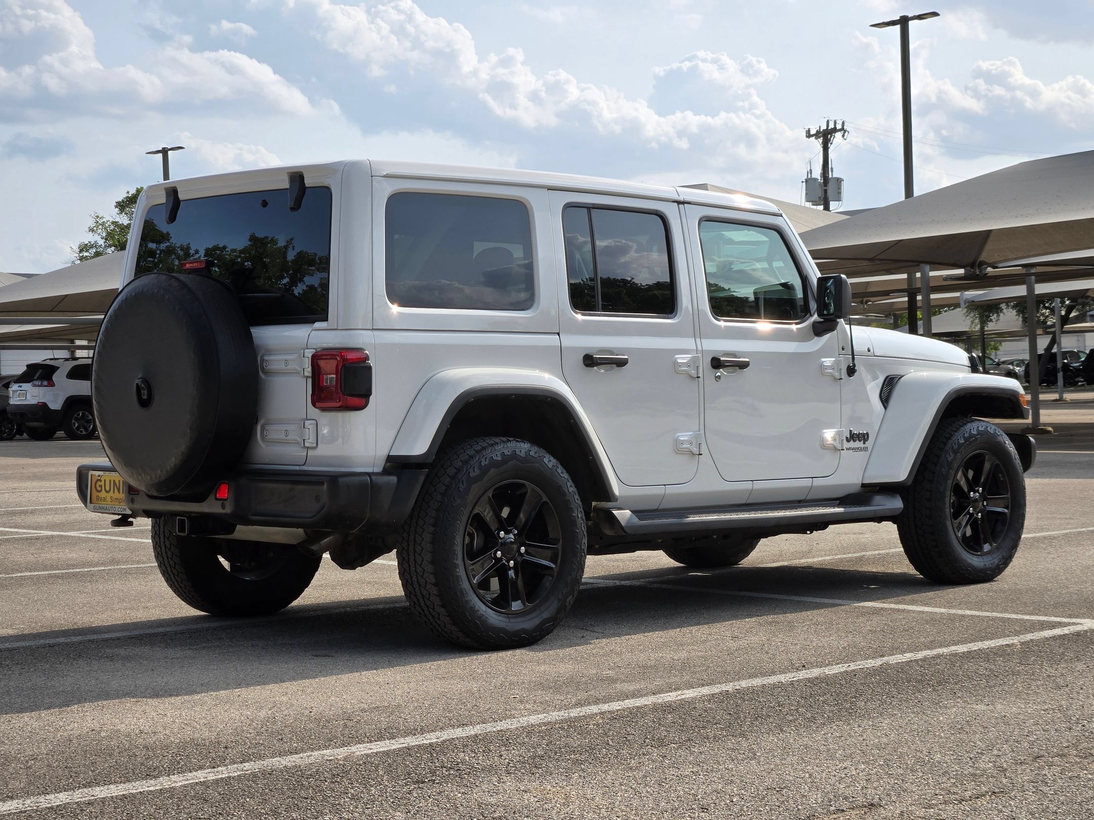 Used 2021 Jeep Wrangler Unlimited Sahara AWD/4WD image 3