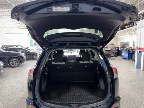 Used 2018 Toyota RAV4 XLE AWD/4WD image 21