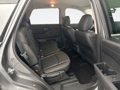 Used 2025 Nissan Pathfinder SL image 19
