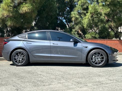 Used 2023 Tesla Model 3 Standard Range RWD image 3