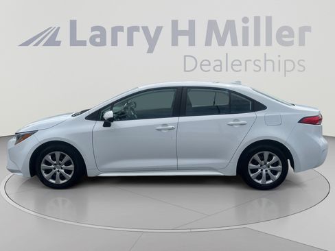 Used 2024 Toyota Corolla LE FWD image 2