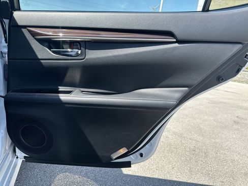 Used 2016 Lexus ES 350 w/ Premium Package w/Wood Trim FWD image 14