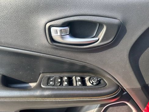 Used 2017 Jeep Compass Latitude w/ Popular Equipment Group AWD/4WD image 11
