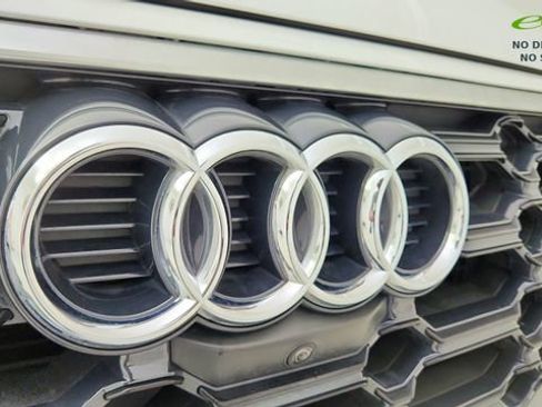 Used 2022 Audi Q5 2.0T Premium Plus w/ Premium Plus Package AWD/4WD image 16