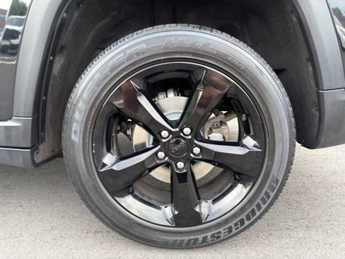 Used 2023 Jeep Grand Cherokee Altitude AWD/4WD image 33