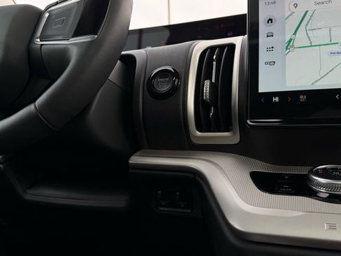 Used 2025 Ford Expedition Active image 29