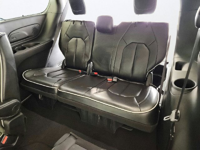 Used 2025 Chrysler Pacifica Limited FWD image 24
