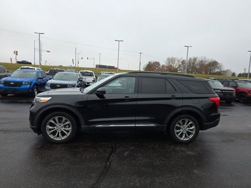 Used 2023 Ford Explorer XLT w/ Equipment Group 202A image 4