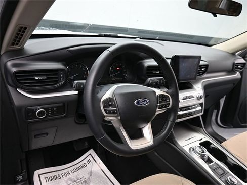 Used 2024 Ford Explorer XLT image 15