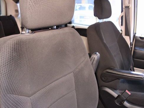 Used 2016 Dodge Grand Caravan SE image 11