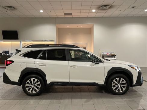 Certified 2025 Subaru Outback Premium w/ Popular Package #1A image 6