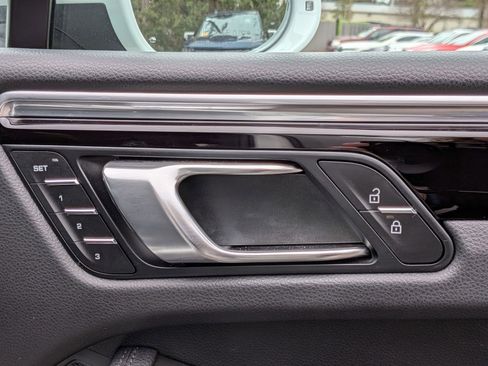 Used 2021 Porsche Macan S image 36