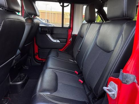 Used 2015 Jeep Wrangler Unlimited Sahara AWD/4WD image 5