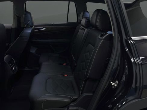 Used 2025 Volkswagen Atlas SE image 29