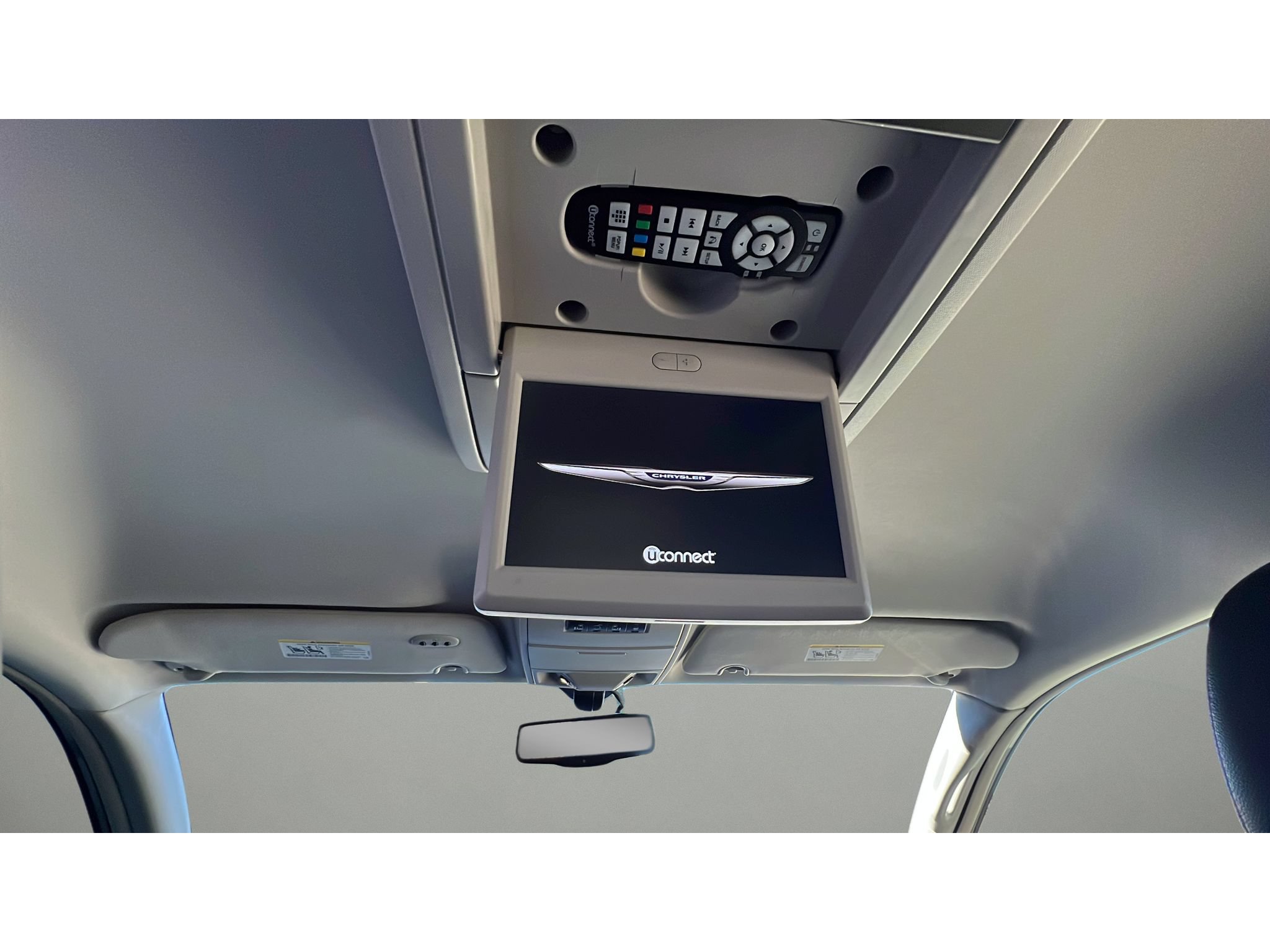 Used 2014 Chrysler Town & Country Touring-L w/ Driver Convenience Group FWD image 29