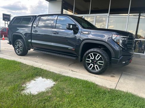 Used 2023 GMC Sierra 1500 AT4 w/ AT4 Premium Package AWD/4WD image 2