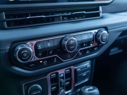 Used 2024 Jeep Wrangler Rubicon 392 image 25