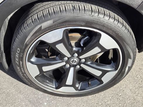 Used 2019 Volvo XC40 T5 Momentum AWD/4WD image 5